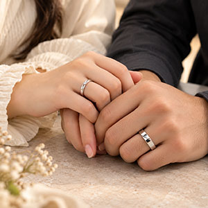 Adjustable couple ring in Pakistan for easy sizing and surprise gifting for couples