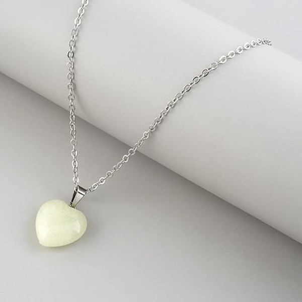 New Trendy Luminous Heart Shaped Pendant Necklace For Women - Glowing In The Dark  Gift Accessories